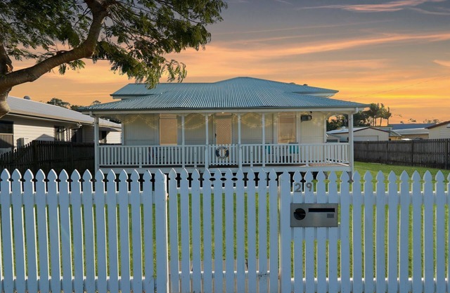 Quaint, Cute, Pet Friendly Cottage Near The Beach
