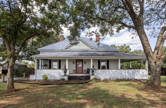 Quaint farmhouse near Greenville and Clemson