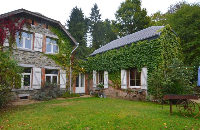 Pintoresco Casa de vacaciones en Bièvre con terraza
