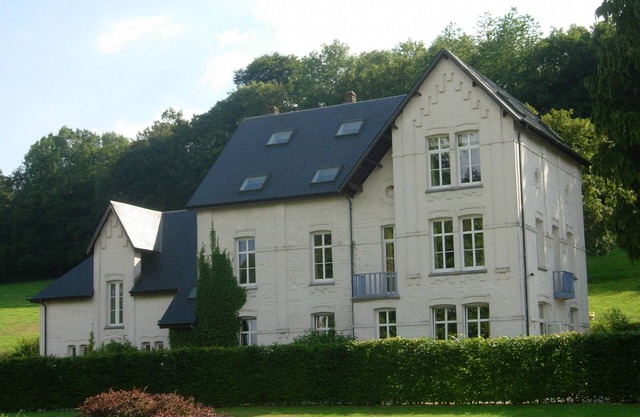 Acogedora casa de vacaciones en Chimay con un jardín