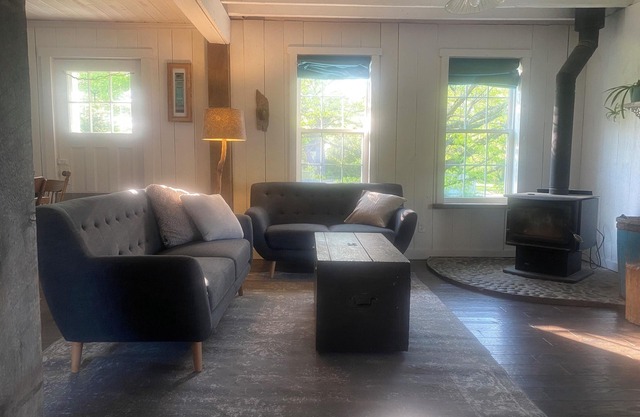 Quaint home conveniently located between Chester and Mahone Bay.