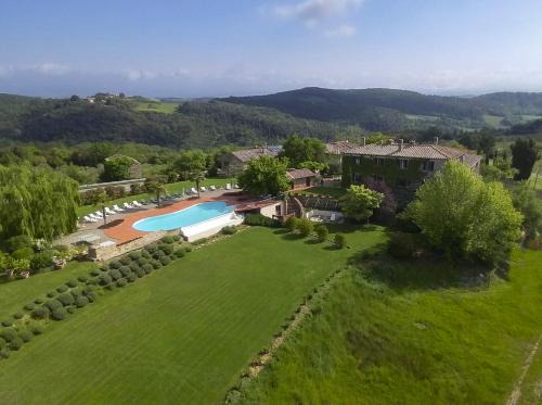 Quaint house in Murlo with shared pool