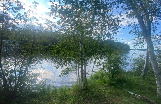 Quaint lakefront cabin