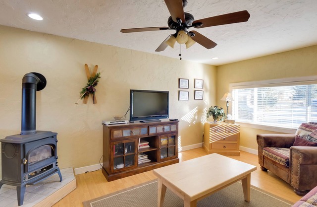Quaint Leadville Home w/ Grill: Walk to Dtwn!