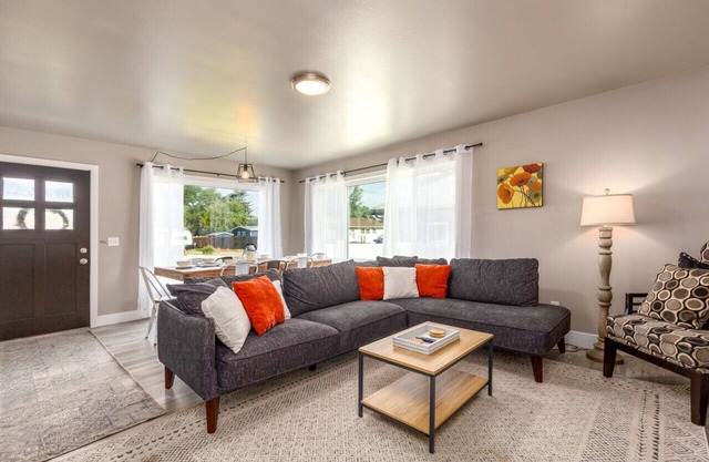 Quaint new renovation perfect for your large group