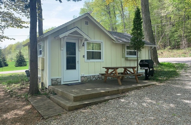 Quaint Northport cabin with a short walking distance to village.