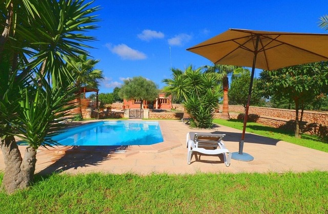 Finca pintoresca de una planta con piscina privada en una zona rural tranquila cerca de Campos.