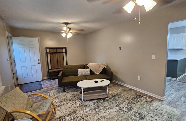 Quaint Rennovated 2-Bedroom close to the solar farms and Honda