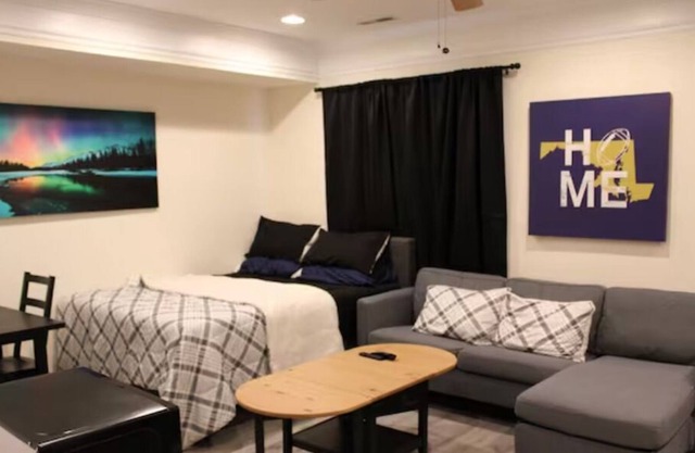 Quaint Studio @ Discount in Fed Hill, Pets Allowed