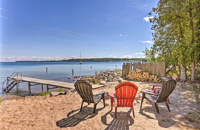 Studio Apt w / Shared Beach-Steps to Suttons Bay!
