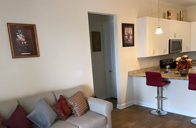 QUAINT STYLISH 2BD/2.5BA WITH RESORT STYLE POOL