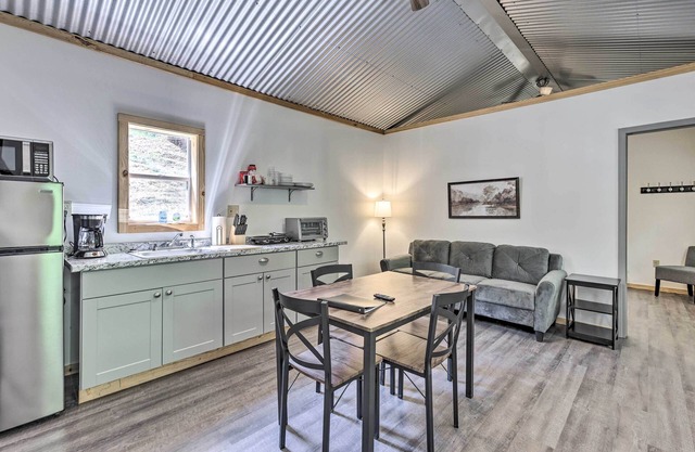 Quaint Tallassee Cabin: Stone Creek On-Site!