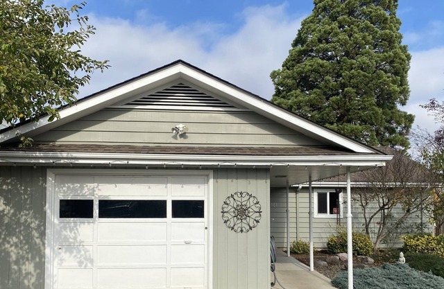 Quaint Vintage Home Near University