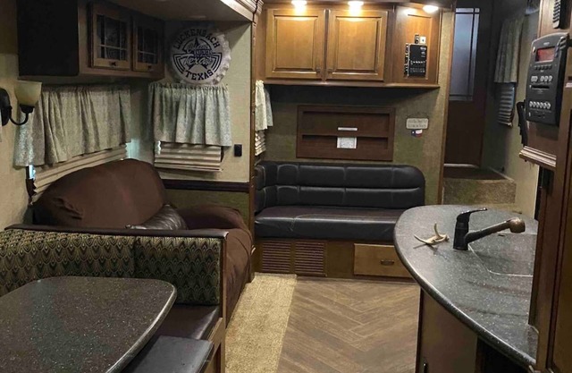 Quaint Woodlands 2 Bedroom Fifth Wheel Camper