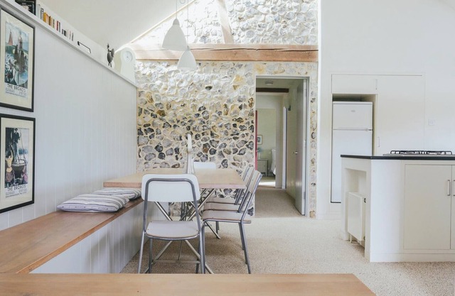 Quaker Barn es una cabaña familiar de 5 * que admite perros en la zona rural del norte de Norfolk