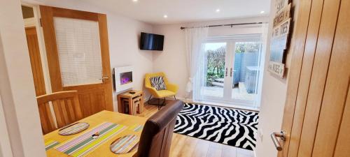 Quality Self Catering Accommodation Looe Polperro Sleeps 2