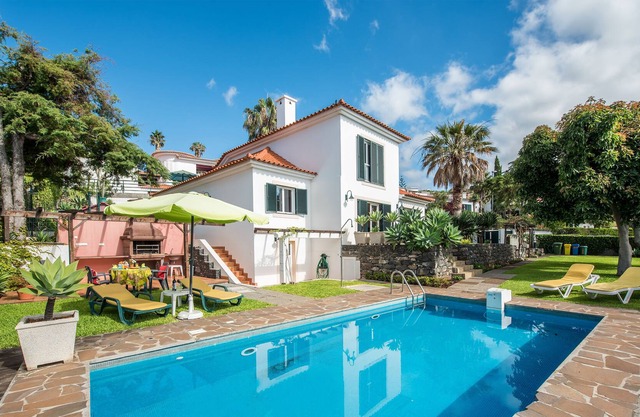 Villa de calidad - muy privado con piscina + jardín + barbacoa + 5 minutos a pie de Wi-Fi + de bar