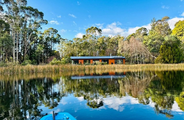 Quamby Bluff Lake House with Private Lake, Kayaking, Mountain, Wedding,Deloraine