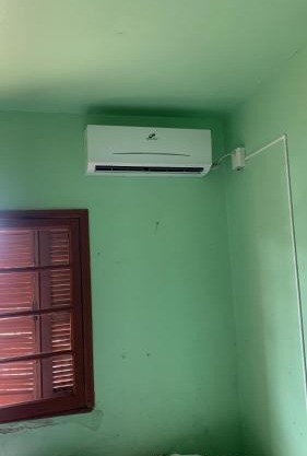 Quarto arejado e silencioso para descansar