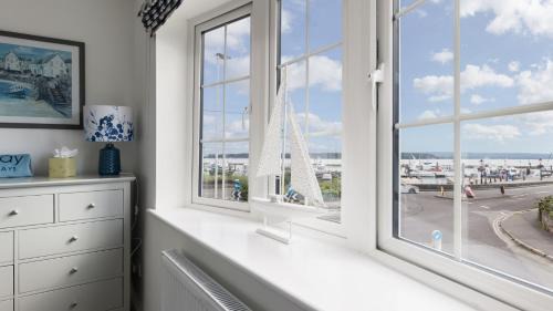 Quay Cottage - Sea Views