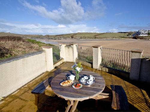 Quay House, Porth Beach