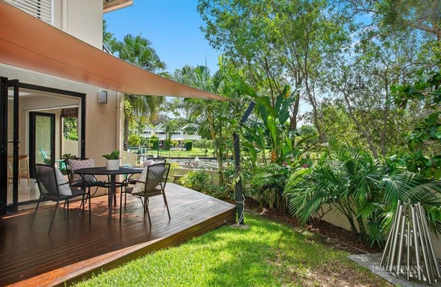 Quay Largo: Riverside Haven