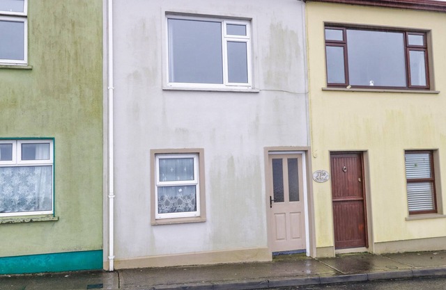QUAYSIDE HOUSE, family friendly in Roundstone, County Galway