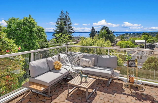 Queen Anne Retreat with Bay Views | Dining & Shop