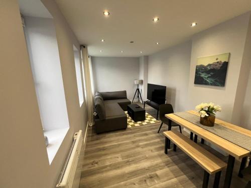 Queen Apartment - En-Suites - High Spec- 7 Guests