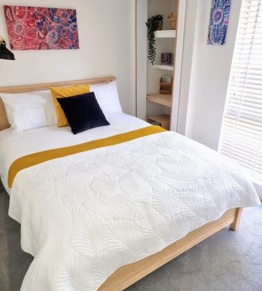 Queen bed apartment- No sharing, your very own space