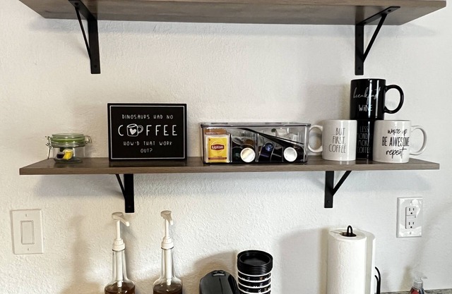 Queen Bed/LazyBoy Futon/Nespresso/Smart TVs/Wi-Fi