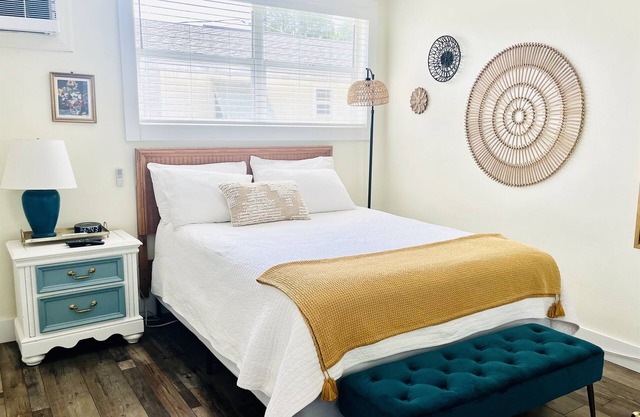 Cozy Queen Stay | Comfort & Relaxation Await