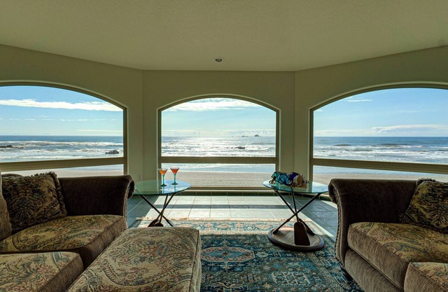 Queen Bee - Majestic Beach Front w/ Vast Ocean Views, Spa