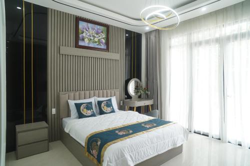 QUEEN LUXURY HoTel