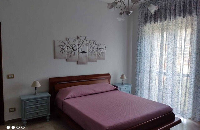 Queen Margaret residence, Apud Montes