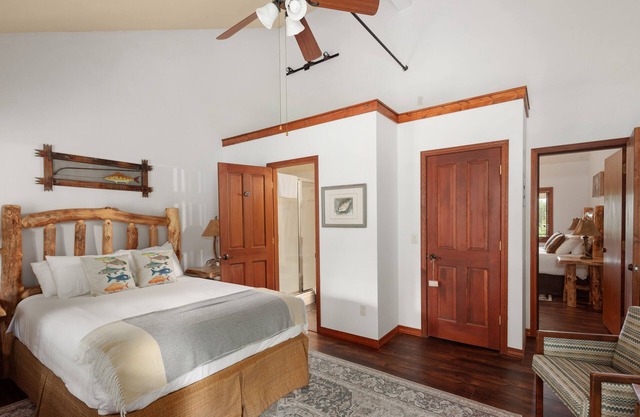 Queen - Queen Bed with Private bathroom, mini fridge