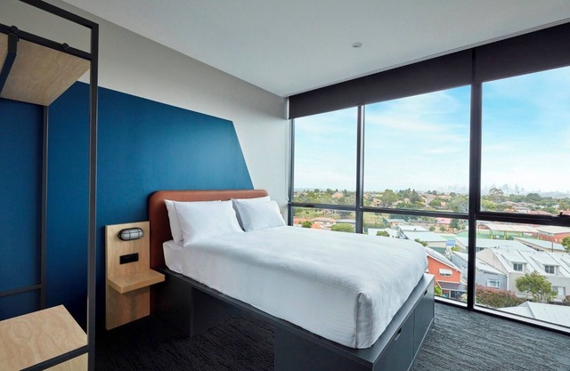Queen Room in a Co living space - Gym and Swimming Pool