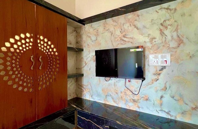 Queen's Hotel Service Apartment Salem
