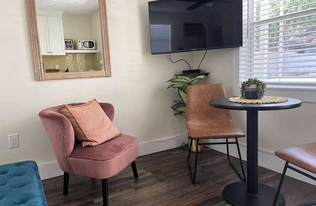 Studio w/ Queen Bed | Cozy, Safe & Central