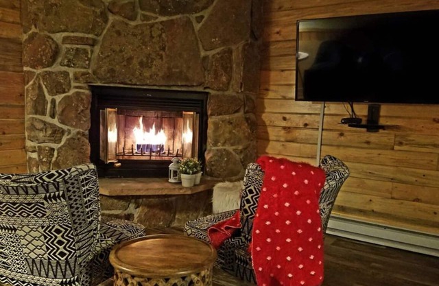 Resort Studio / The Inn / Sleeps 4 - Pool & Spa / RMNP
