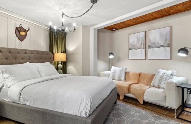 Queen Suite 2 - Black Forest Inn Bed and Breakfast