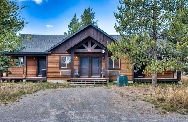 Queen Suite at Ponds Lodge Cabin 32 Unit 4