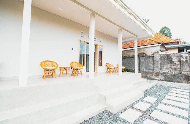 Queenara Local House