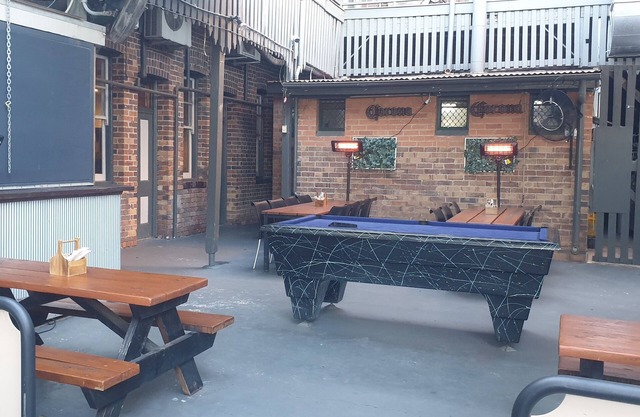 Queens Arms Hotel
