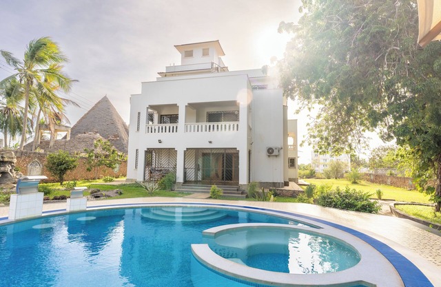 Queens Chateau Boutique Villa