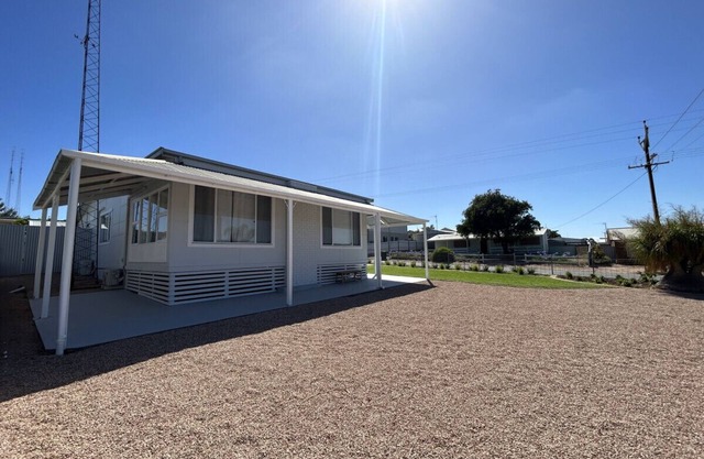 Queens Corner - Freshly Renovated Home in Moonta Bay
