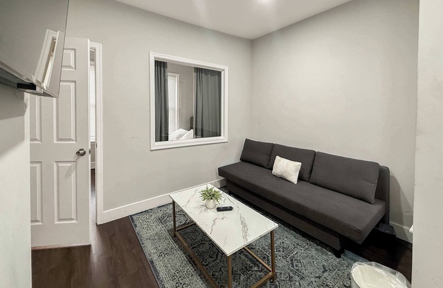 Queens Village Escape 2BD Apt with 4 Comfy Beds