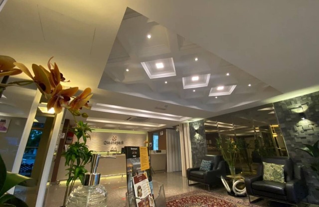 Queenspark Lovita Hotel