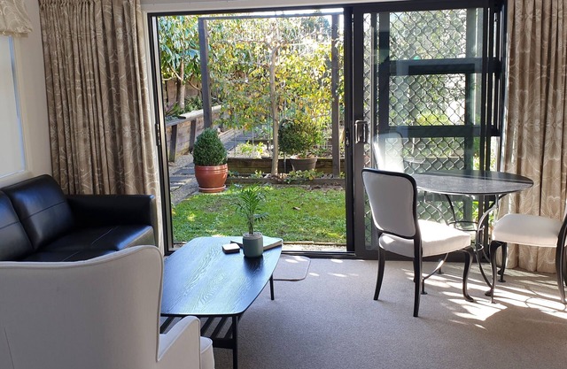 Queenwood, Private Quiet Guest House