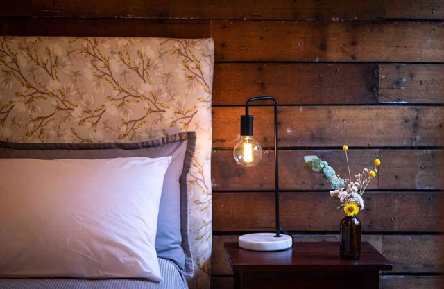 Quentin's Cottage - cosy restored miner's house-close to rainforest and trails!